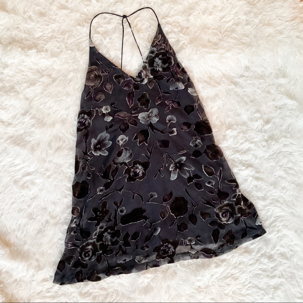 VICTORIA + SOPHIA Midnight Navy Blue Velvet Floral Lace Backless Dress